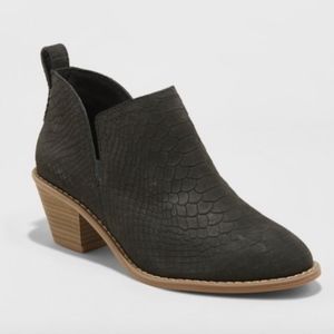 NWOT Universal Thread Suede Snake Leather Booties